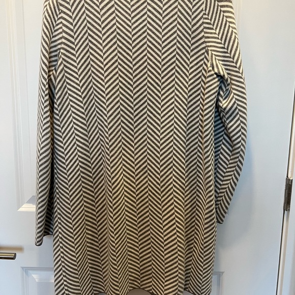 AnnTaylor Jacket. Like New condition. - Picture 6 of 7